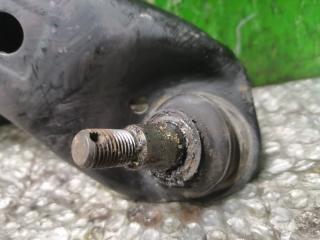 Рычаг правый передний TOYOTA NOAH AZR60 1AZ-FSE 48068-29235 3 ракурс