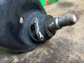 Рычаг правый передний TOYOTA VOXY AZR60 1AZ-FSE 48068-29235 2 ракурс