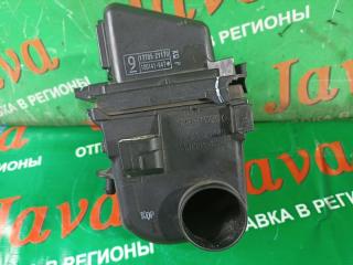 Корпус воздушного фильтра передний TOYOTA AQUA NHP10 1NZ-FXE 3 ракурс