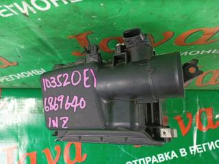 Корпус воздушного фильтра передний TOYOTA AQUA NHP10 1NZ-FXE 4 ракурс