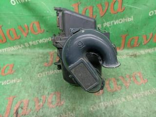 Корпус воздушного фильтра передний TOYOTA AQUA NHP10 1NZ-FXE 4 ракурс