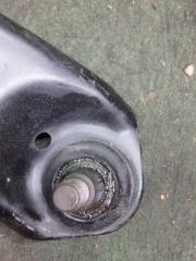 Рычаг правый передний TOYOTA NOAH AZR60 1AZ-FSE 48068-29235 3 ракурс