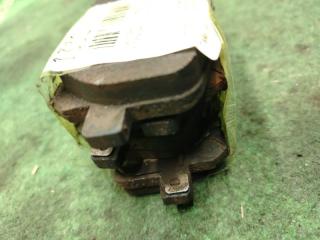 Колодки тормозные передние TOYOTA NOAH AZR60 1AZ-FSE 04465-02070 3 ракурс