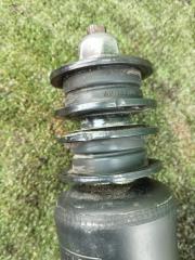 Амортизатор задний TOYOTA LAND CRUISER FJA300 F33A-FTV 48530-60540 2 ракурс