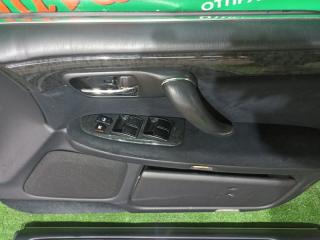 Обшивка дверей TOYOTA CROWN JZS171 1JZ-FSE 3 ракурс