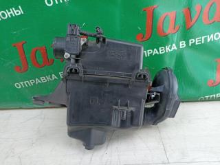 Корпус воздушного фильтра передний TOYOTA AQUA NHP10 1NZ-FXE 3 ракурс
