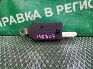 Антенна TESLA MODEL 3 5YJ3 3D1 1079735-00-A, 920-573-003 3 ракурс Антенна TESLA MODEL 3 5YJ3 3D1 1079735-00-A, 920-573-003 3 ракурс