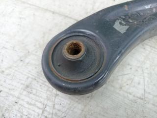 Рычаг правый передний SUZUKI ALTO HA25V K6A 45201-85K10 3 ракурс