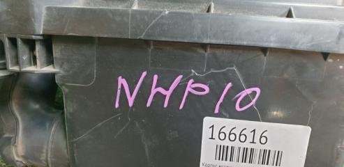 Корпус воздушного фильтра передний TOYOTA AQUA NHP10 1NZ-FXE 2 ракурс
