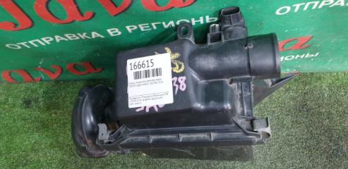 Корпус воздушного фильтра передний TOYOTA AQUA NHP10 1NZ-FXE 3 ракурс