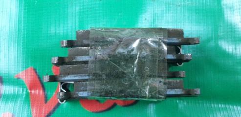Колодки тормозные передние SUZUKI HUSTLER MR41S R06A 2 ракурс