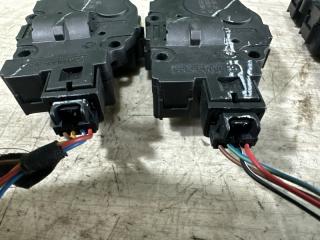 Сервопривод заслонок печки BMW X3 F25 N47D20C 3 ракурс