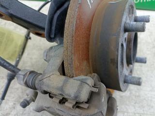 Ступица левая передняя SUZUKI HUSTLER MR41S R06A-T 3 ракурс Ступица левая передняя SUZUKI HUSTLER MR41S R06A-T 3 ракурс