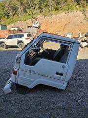 Кабина передняя TOYOTA HIACE LH80 2L 5 ракурс