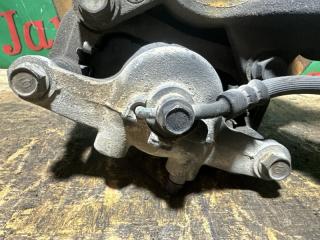 Ступица левая передняя MAZDA DEMIO DE3FS ZJ-VE D65133031A 5 ракурс Ступица левая передняя MAZDA DEMIO DE3FS ZJ-VE D65133031A 5 ракурс