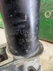 Стойка левая передняя SUZUKI SWIFT ZC71S K12B 3 ракурс Стойка левая передняя SUZUKI SWIFT ZC71S K12B 3 ракурс