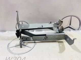 Фото запчасти кронштейн панели передний Mercedes W204 2013 контрактная запчасть Запчасть кронштейн панели передний Mercedes W204 2013