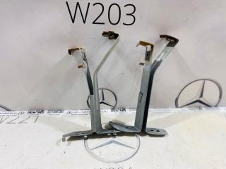 Фото запчасти кронштейн панели передний Mercedes W204 2013 контрактная запчасть Запчасть кронштейн панели передний Mercedes W204 2013