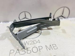 Фото запчасти кронштейн панели передний Mercedes W204 2013 контрактная запчасть Запчасть кронштейн панели передний Mercedes W204 2013