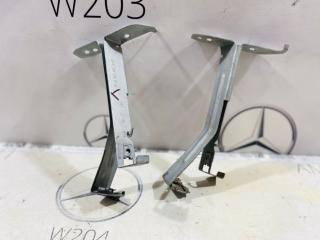Фото запчасти кронштейн панели передний Mercedes W204 2013 контрактная запчасть Запчасть кронштейн панели передний Mercedes W204 2013