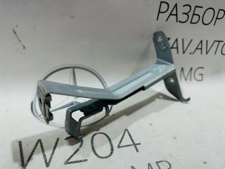 Фото запчасти кронштейн панели правый Mercedes-Benz W204 2012 контрактная запчасть Запчасть кронштейн панели правый Mercedes-Benz W204 2012