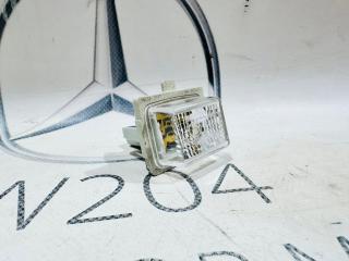 Фото запчасти подсветка номера Mercedes-Benz W204 2013 контрактная запчасть Запчасть подсветка номера Mercedes-Benz W204 2013