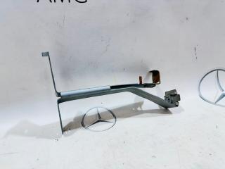 Фото запчасти крепление бампера Mercedes-Benz W204 2012 контрактная запчасть Запчасть крепление бампера Mercedes-Benz W204 2012