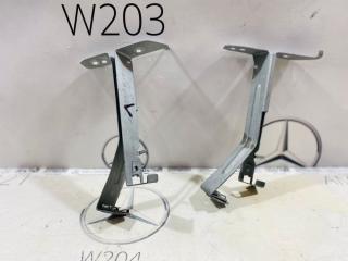 Фото запчасти крепление бампера Mercedes-Benz W204 2013 контрактная запчасть Запчасть крепление бампера Mercedes-Benz W204 2013