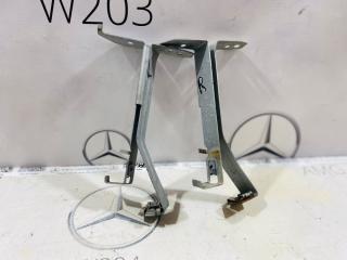 Фото запчасти крепление бампера Mercedes-Benz W204 2013 контрактная запчасть Запчасть крепление бампера Mercedes-Benz W204 2013