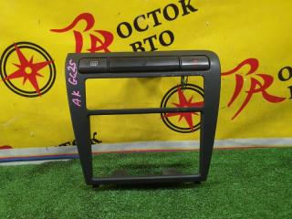 Рамка магнитофона NISSAN LAUREL 1999