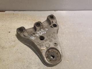 КРОНШТЕЙН ДВИГАТЕЛЯ правый VOLKSWAGEN POLO 2011