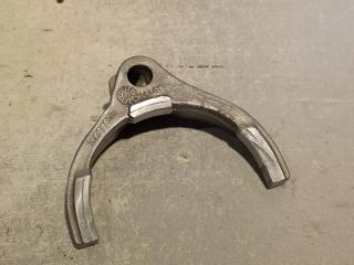 ВИЛКА ВКЛЮЧЕНИЯ ПЕРЕДАЧИ CHEVROLET COBALT 2014