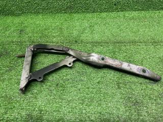 Фото запчасти петля капота правая Land Rover Discovery 3 2006 Б/У запчасть Запчасть петля капота правая Land Rover Discovery 3 2006