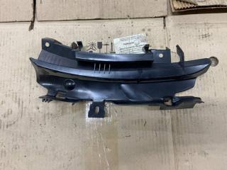 Запчасть кронштейн обшивки задний правый Mercedes-Benz E-Class 1999