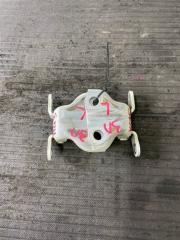 Фото запчасти петля двери задняя левая ssangyong Rodius 2009 Б/У запчасть Запчасть петля двери задняя левая ssangyong Rodius 2009