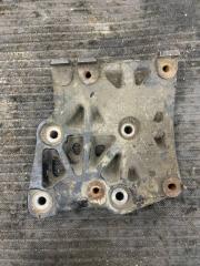 Фото запчасти кронштейн генератора Nissan Bluebird 1999 Б/У запчасть Запчасть кронштейн генератора Nissan Bluebird 1999