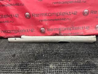 Запчасть накладка на порог салона передняя правая Mazda Demio 1999