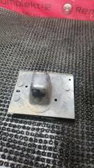 Запчасть крепление бампера переднее правое Mazda Familia 2001