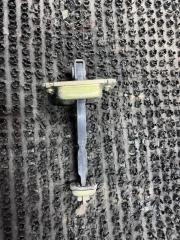 Запчасть ограничитель двери передний правый Mazda Atenza 2002