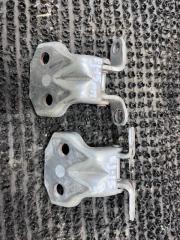 Запчасть петля двери передняя правая Subaru Impreza 2001