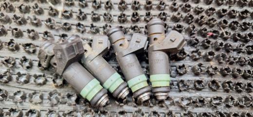 Запчасть форсунка топливная Лада 2112 2005