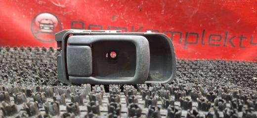 Ручка двери внутренняя передняя левая Nissan Np300 2012 Б/У Ручка двери внутренняя передняя левая Nissan Np300 2012