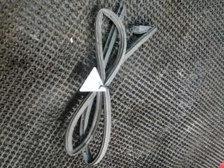 Запчасть уплотнительная резинка боковой двери передняя левая Skoda Octavia 2015