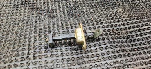 Фото запчасти ограничитель двери задний левый Daewoo Matiz Б/У запчасть Запчасть ограничитель двери задний левый Daewoo Matiz