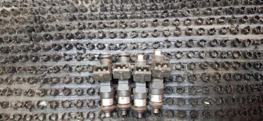 Запчасть форсунка топливная Лада 2112 2006