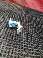 Запчасть петля двери передняя левая Skoda Octavia 2015