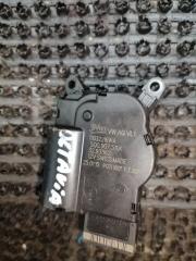 Фото запчасти сервопривод заслонок печки Skoda Octavia 2015 Б/У запчасть Запчасть сервопривод заслонок печки Skoda Octavia 2015