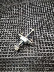 Запчасть ограничитель двери передний левый Mazda Demio 1999