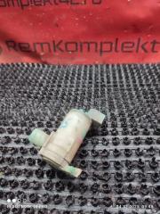 Фото запчасти насос омывателя Nissan Sunny 2001 Б/У запчасть Запчасть насос омывателя Nissan Sunny 2001