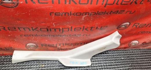Запчасть накладка на порог салона задняя правая Nissan Sunny 2001